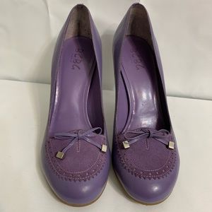 BCBG Paris 3” heels Size 6.5 lovely  lavender leather with suede detailing